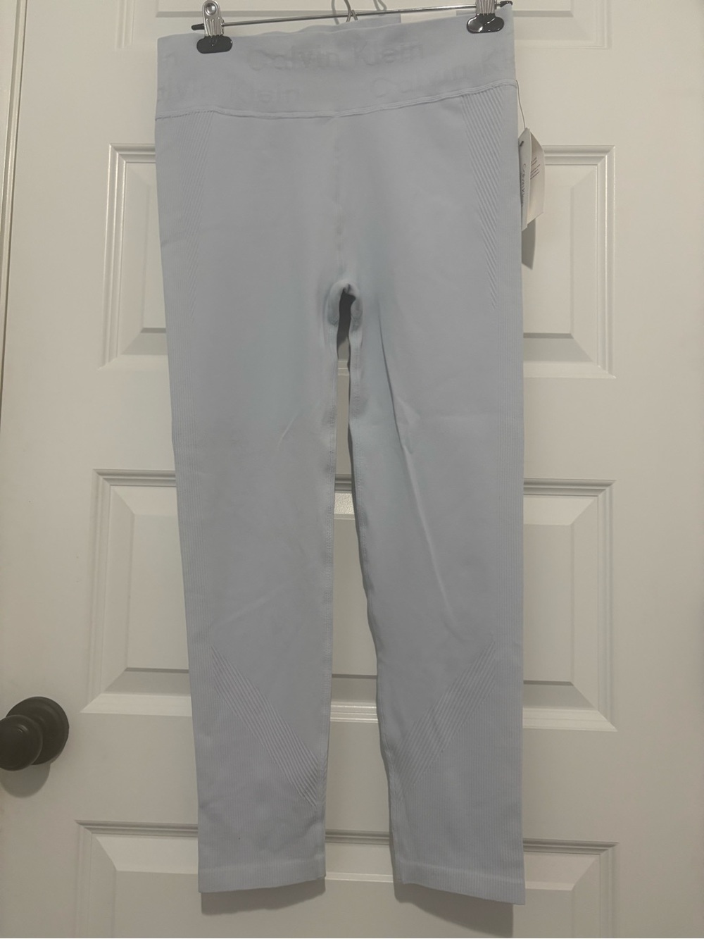 NWT Calvin Klein Powder Blue Performance 7/8 Leggings